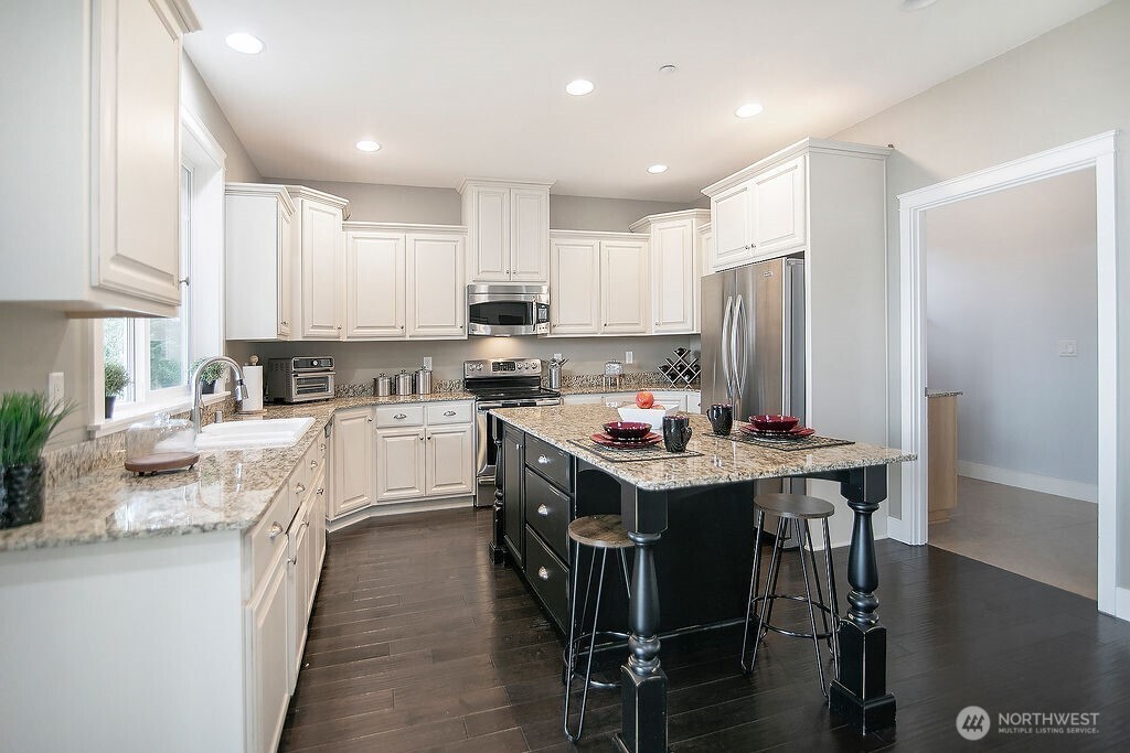 140 Nordstrom Lane , Kelso, WA 98626