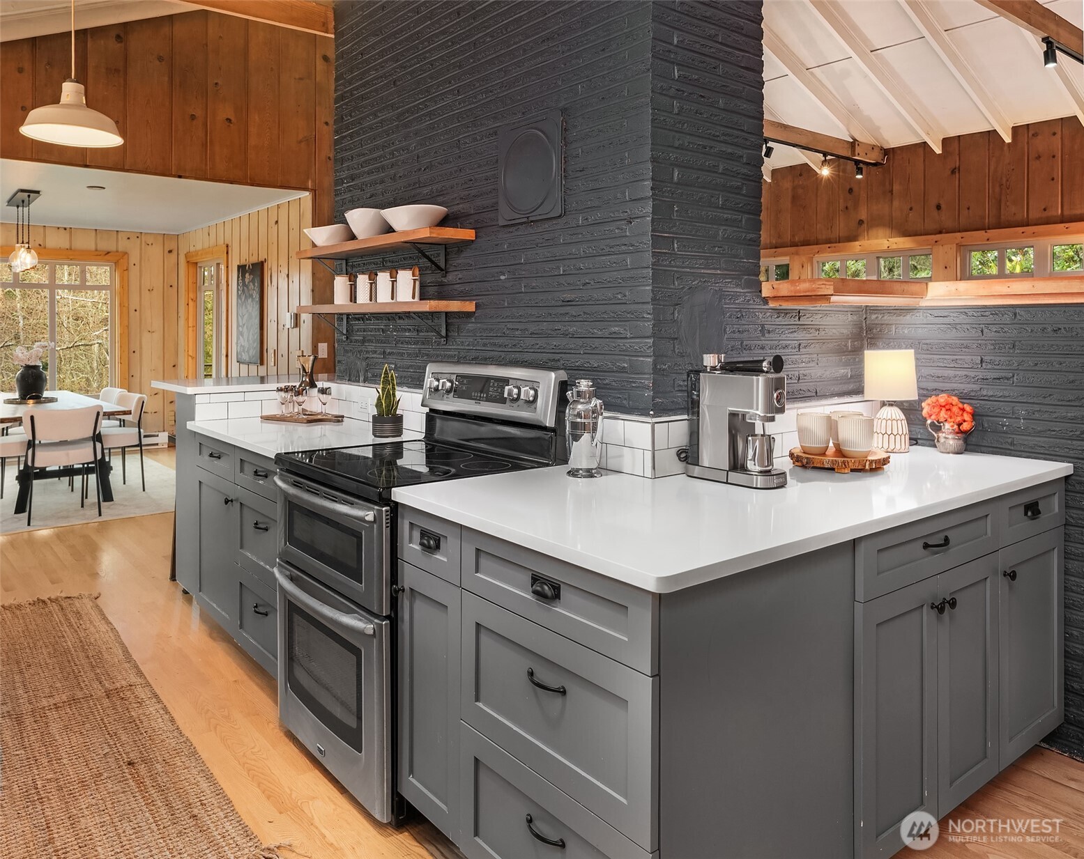 11305 103rd Avenue SW, Vashon, WA 98070