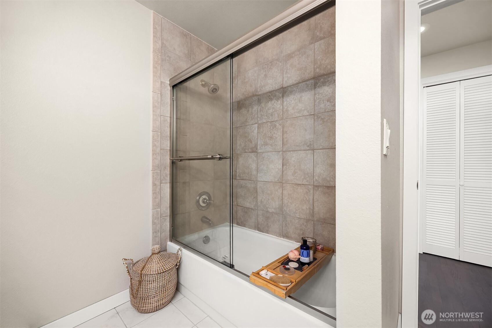 2305 NW Oakcrest Drive , Issaquah, WA 98027