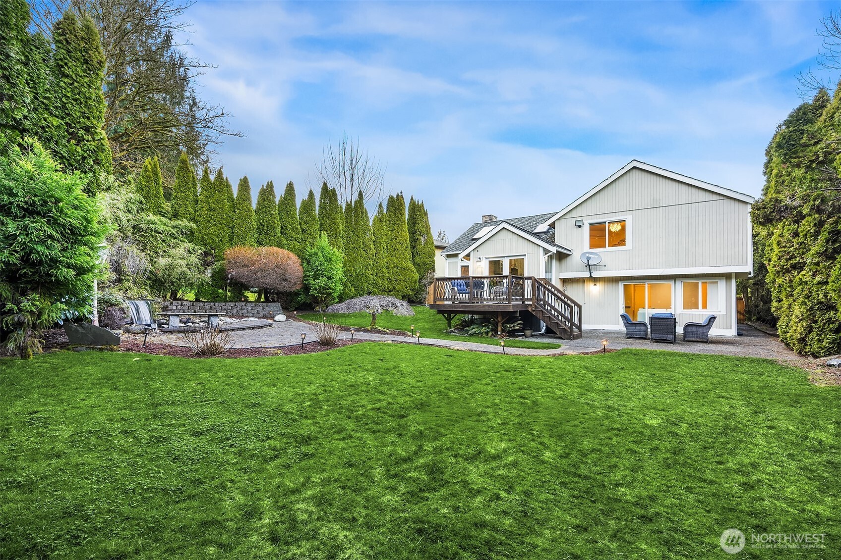 2305 NW Oakcrest Drive , Issaquah, WA 98027