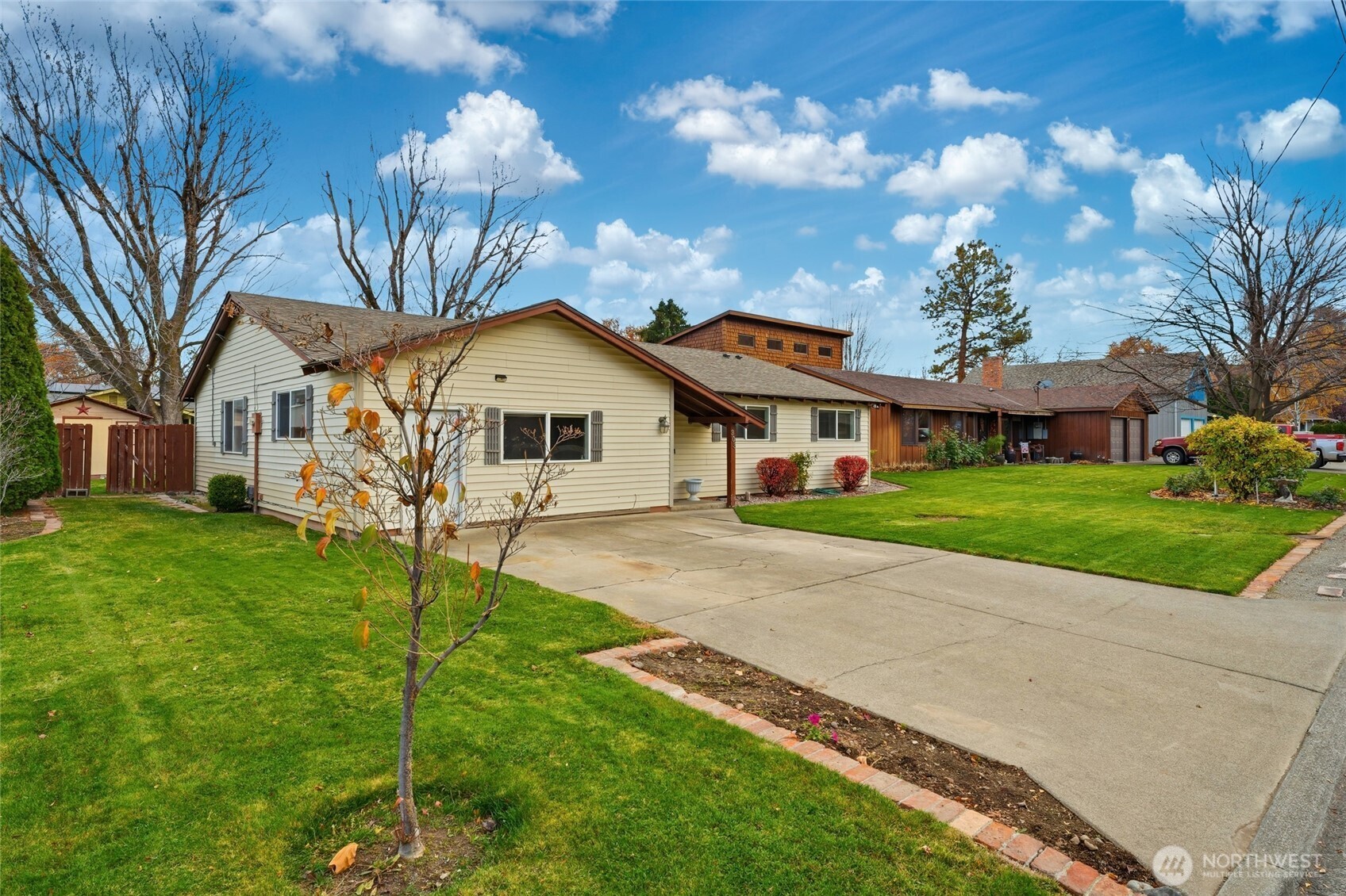 303 Dehaven Street , Milton-Freewater, OR 97862