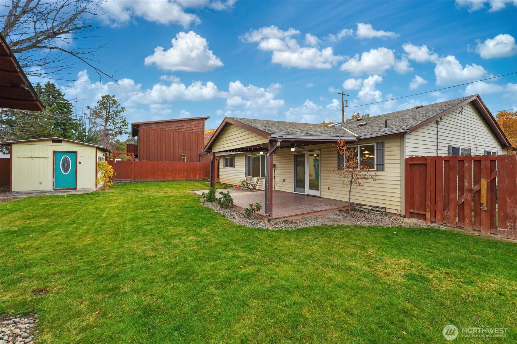 303 Dehaven Street , Milton-Freewater, OR 97862