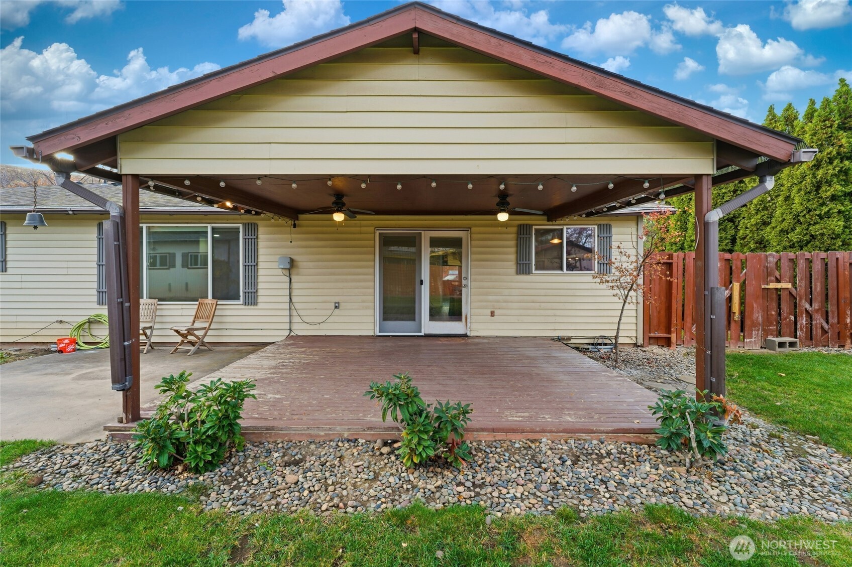 303 Dehaven Street , Milton-Freewater, OR 97862