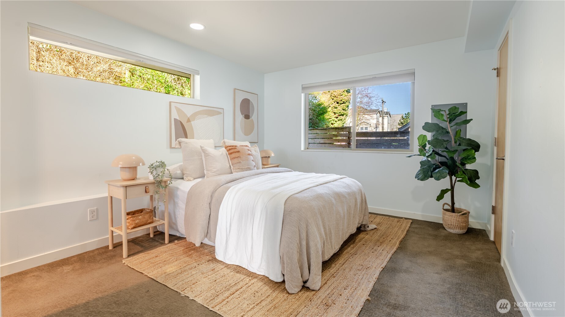 3245 21st Ave W , Seattle, WA 98199