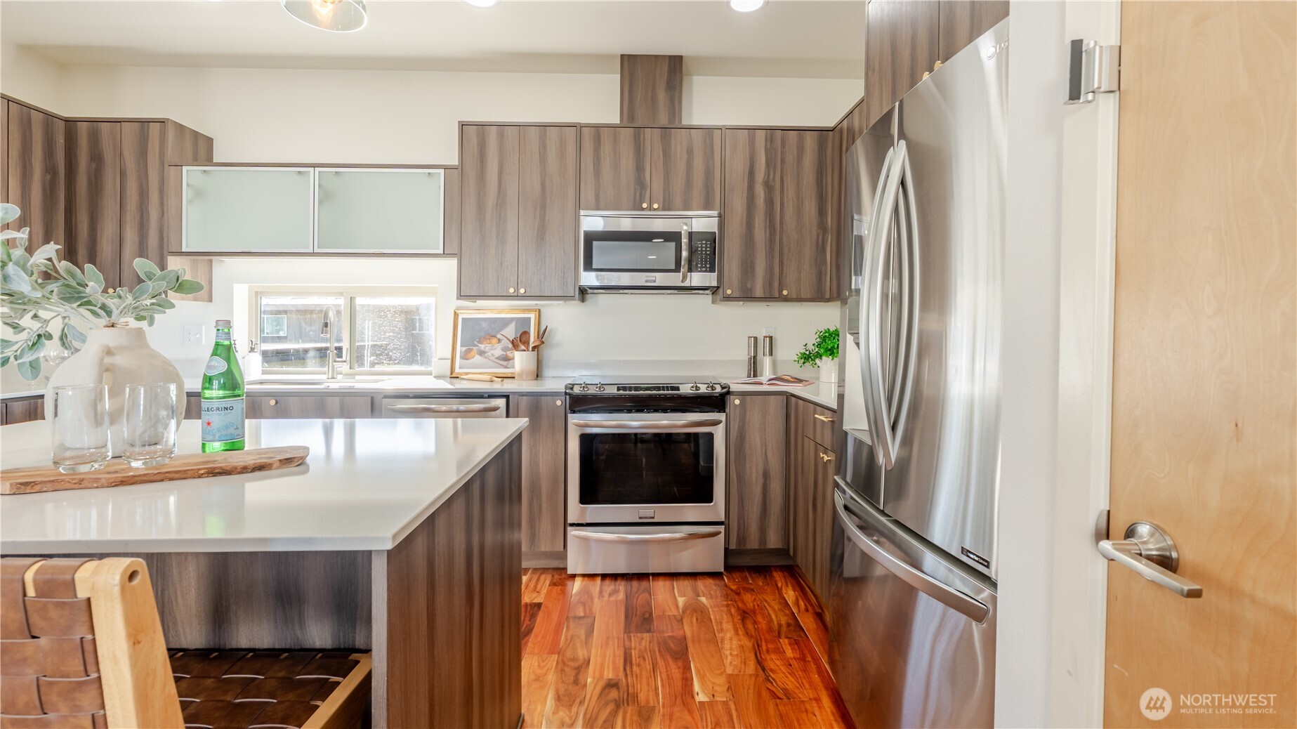 3245 21st Ave W , Seattle, WA 98199