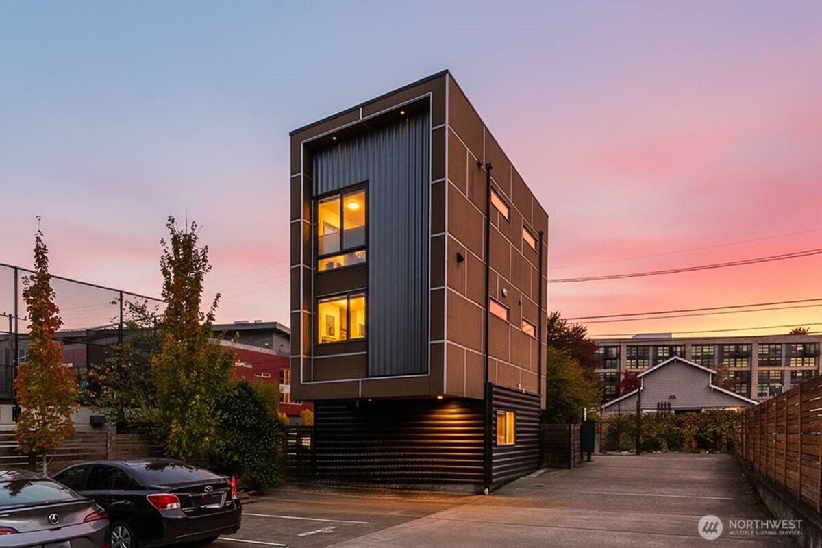 1761 20th Avenue S, Seattle, WA 98144-4454