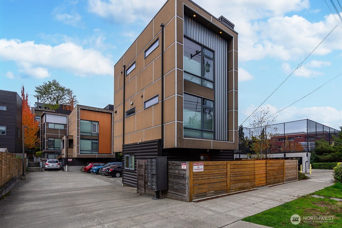 1761 20th Avenue S, Seattle, WA 98144-4454