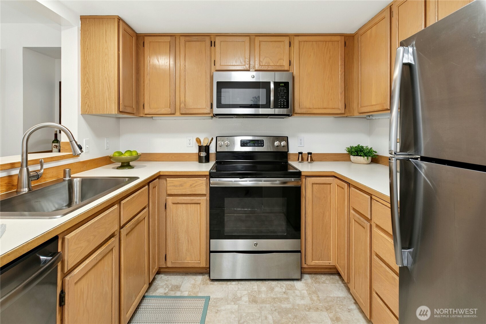 4081 224th Lane SE #202, Issaquah, WA 98029-6233