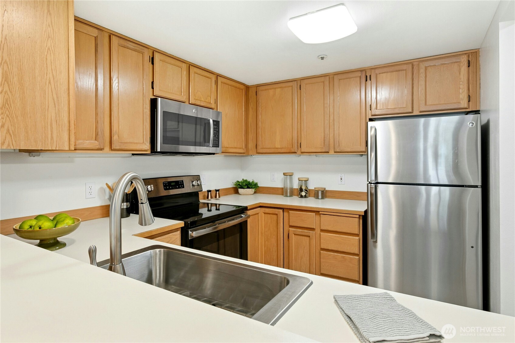 4081 224th Lane SE #202, Issaquah, WA 98029-6233