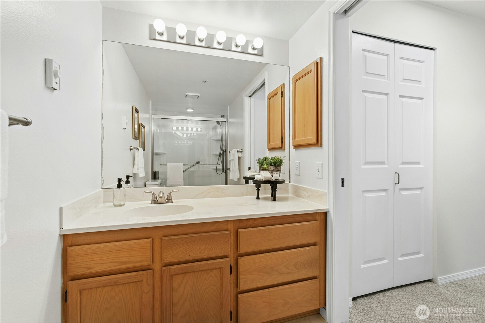 4081 224th Lane SE #202, Issaquah, WA 98029-6233