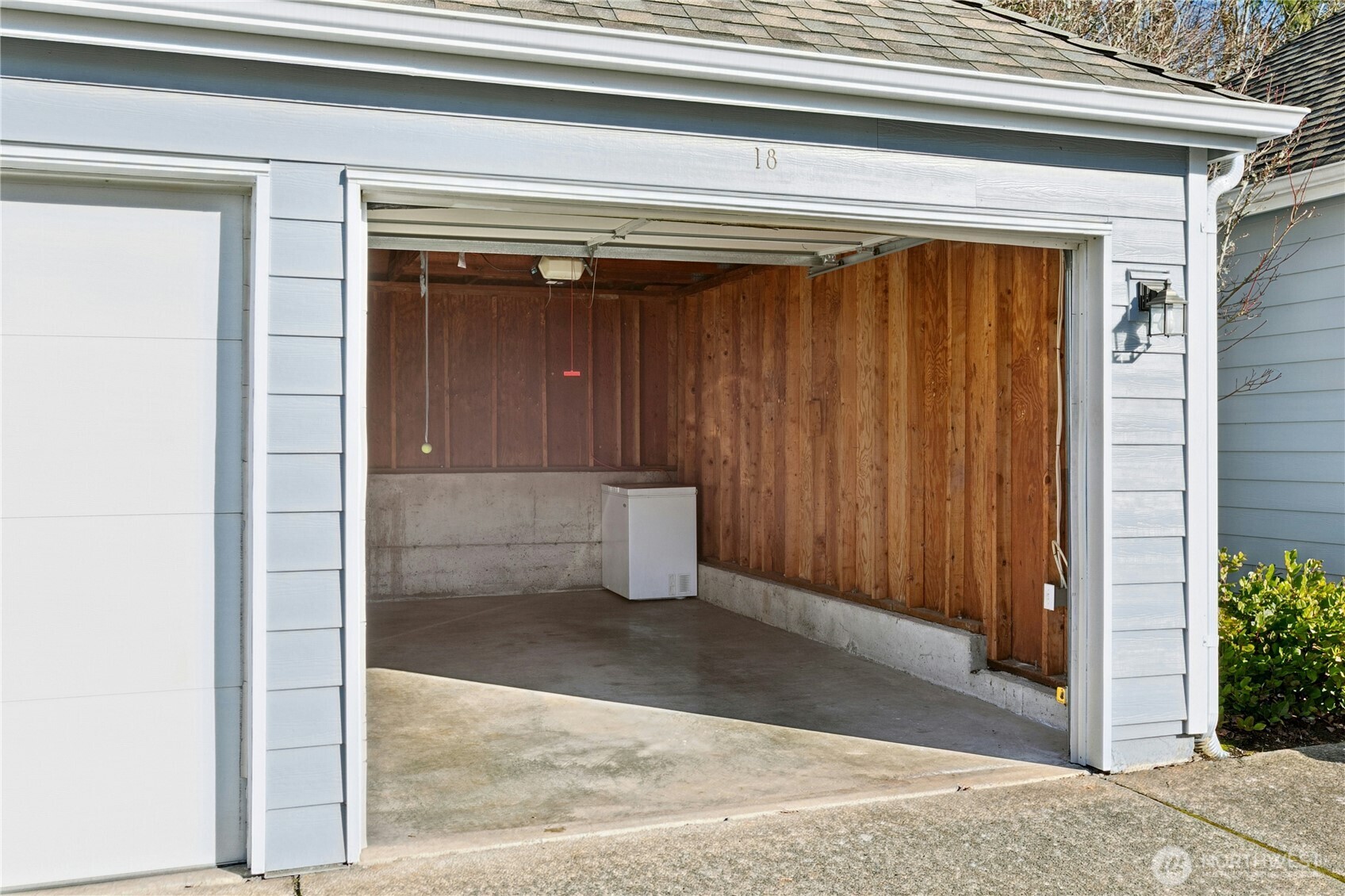 4081 224th Lane SE #202, Issaquah, WA 98029-6233