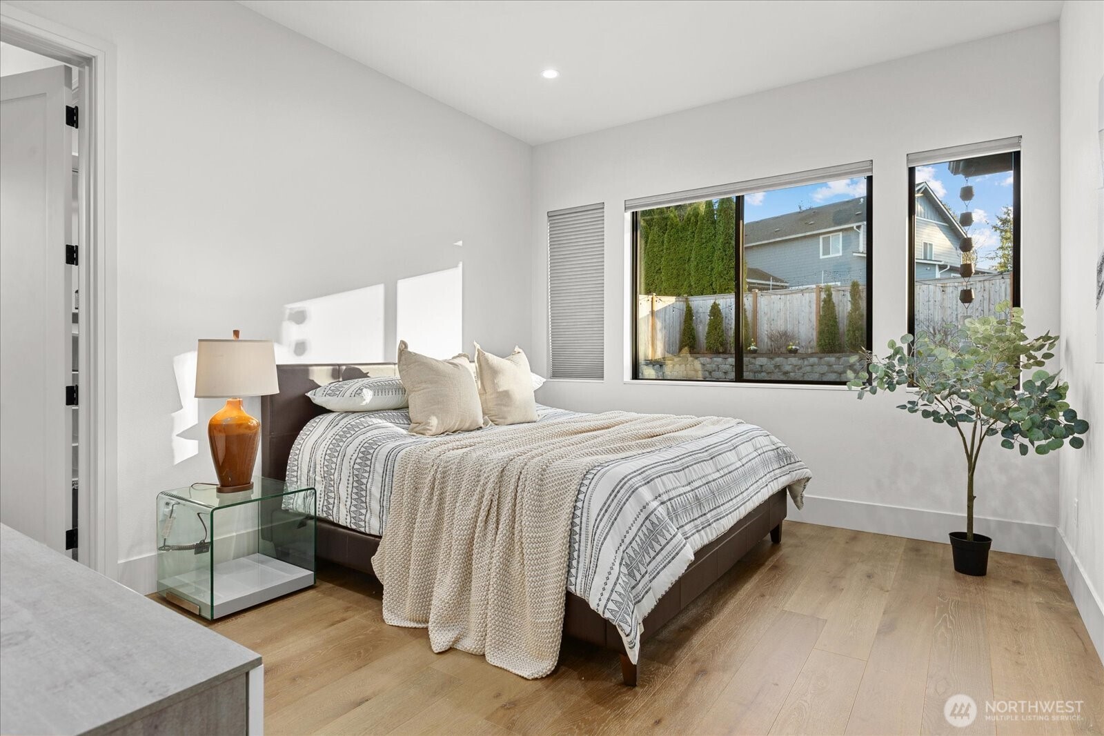 15411 SE 38th Street , Bellevue, WA 98006