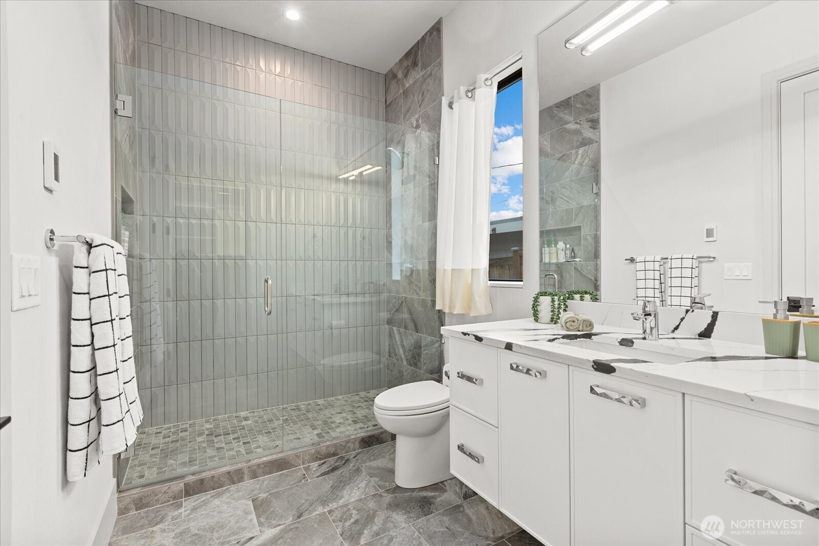 15411 SE 38th Street , Bellevue, WA 98006