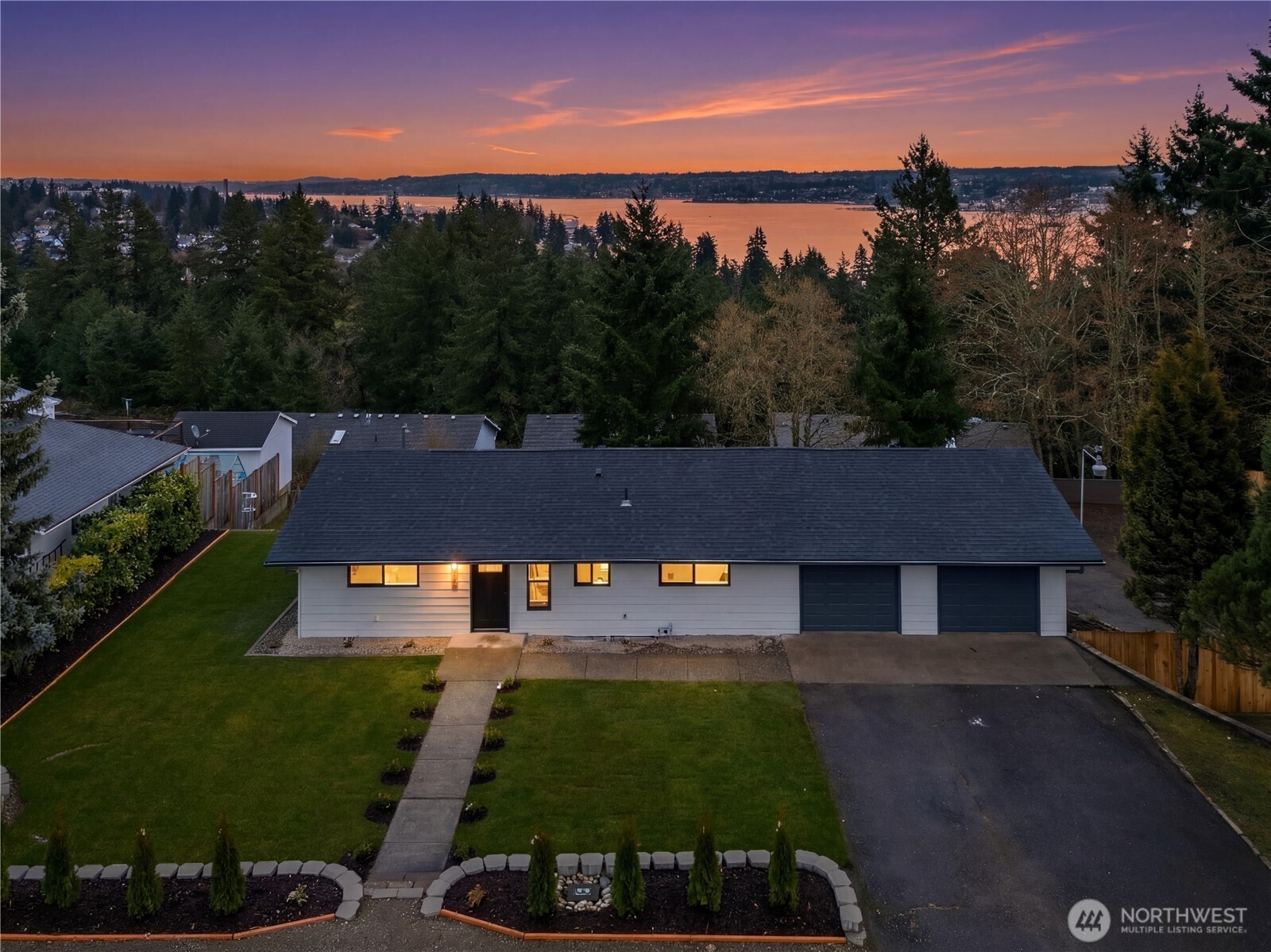 1270 Lansing Avenue , Bremerton, WA 98312