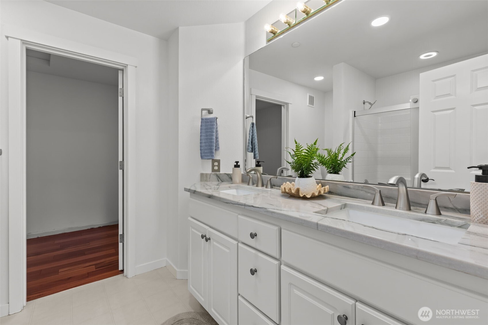 1621 Huckleberry Circle #1621, Issaquah, WA 98029