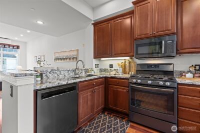 1621 Huckleberry Circle #1621, Issaquah, WA 98029 - Photo 9