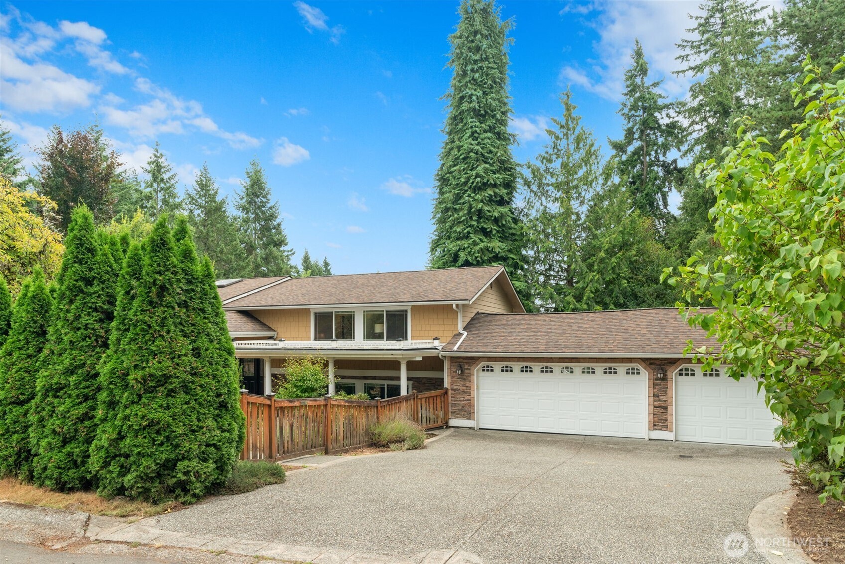 12623 NE 28th Street , Bellevue, WA 98005