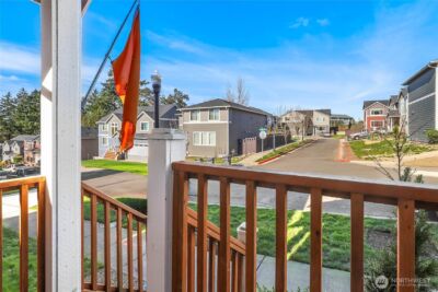 1025 Banyan Street , Bremerton, WA 98310-4262 - Photo 2