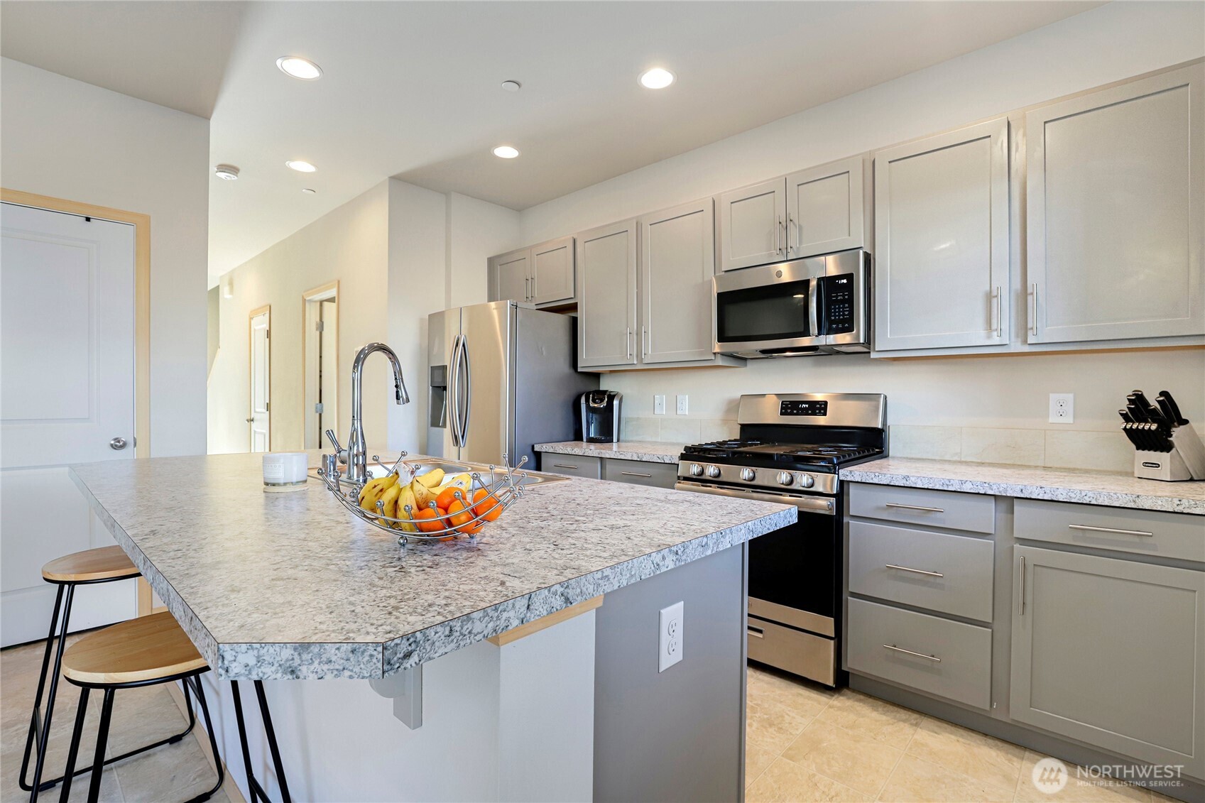 1025 Banyan Street , Bremerton, WA 98310-4262