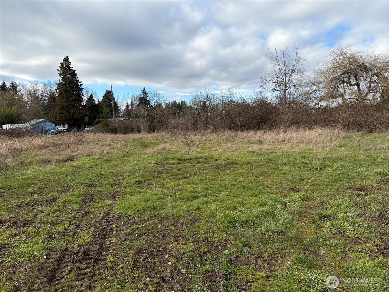 915 90th St E , Tacoma, WA 98445