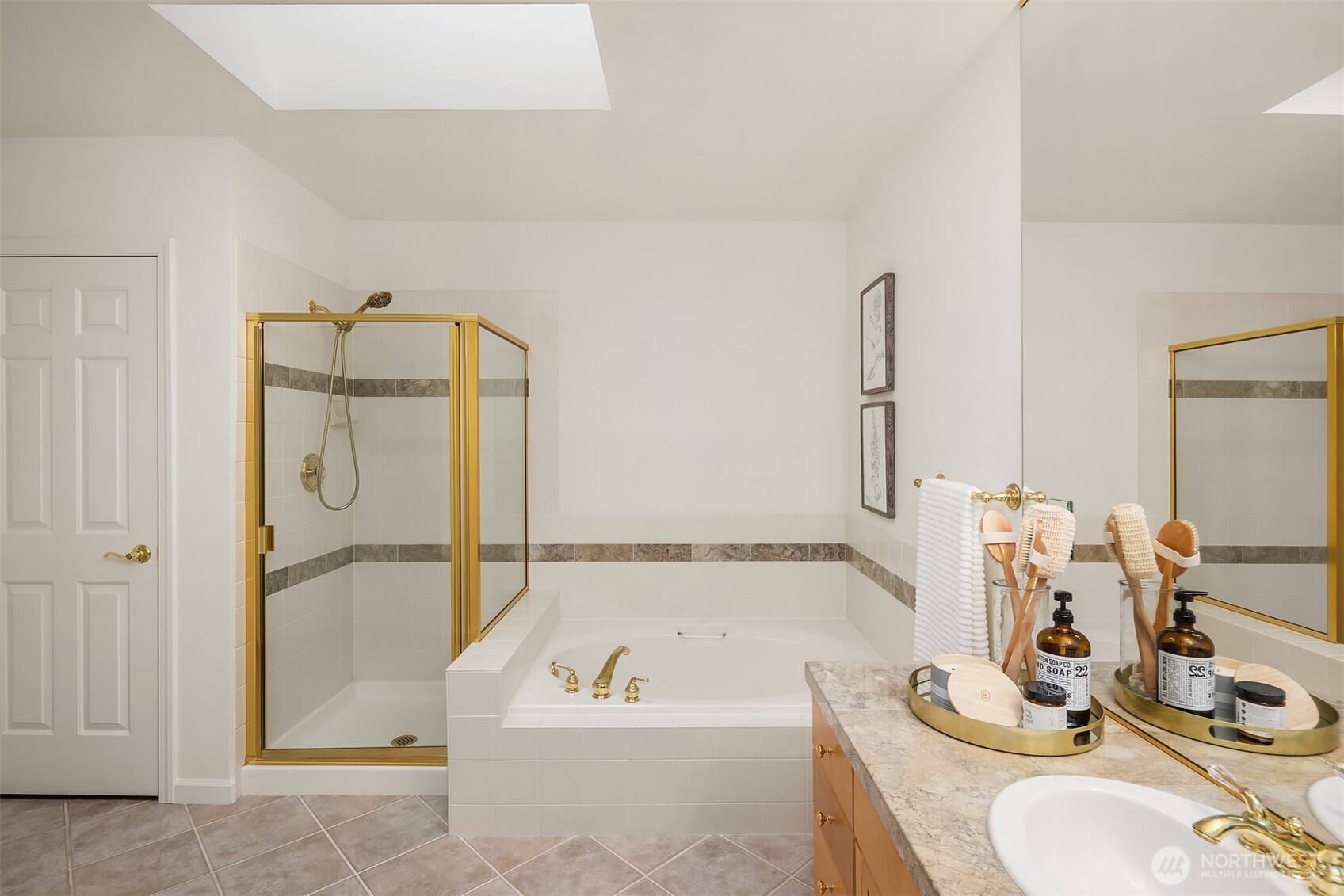 836 2nd Avenue #303, Kirkland, WA 98033