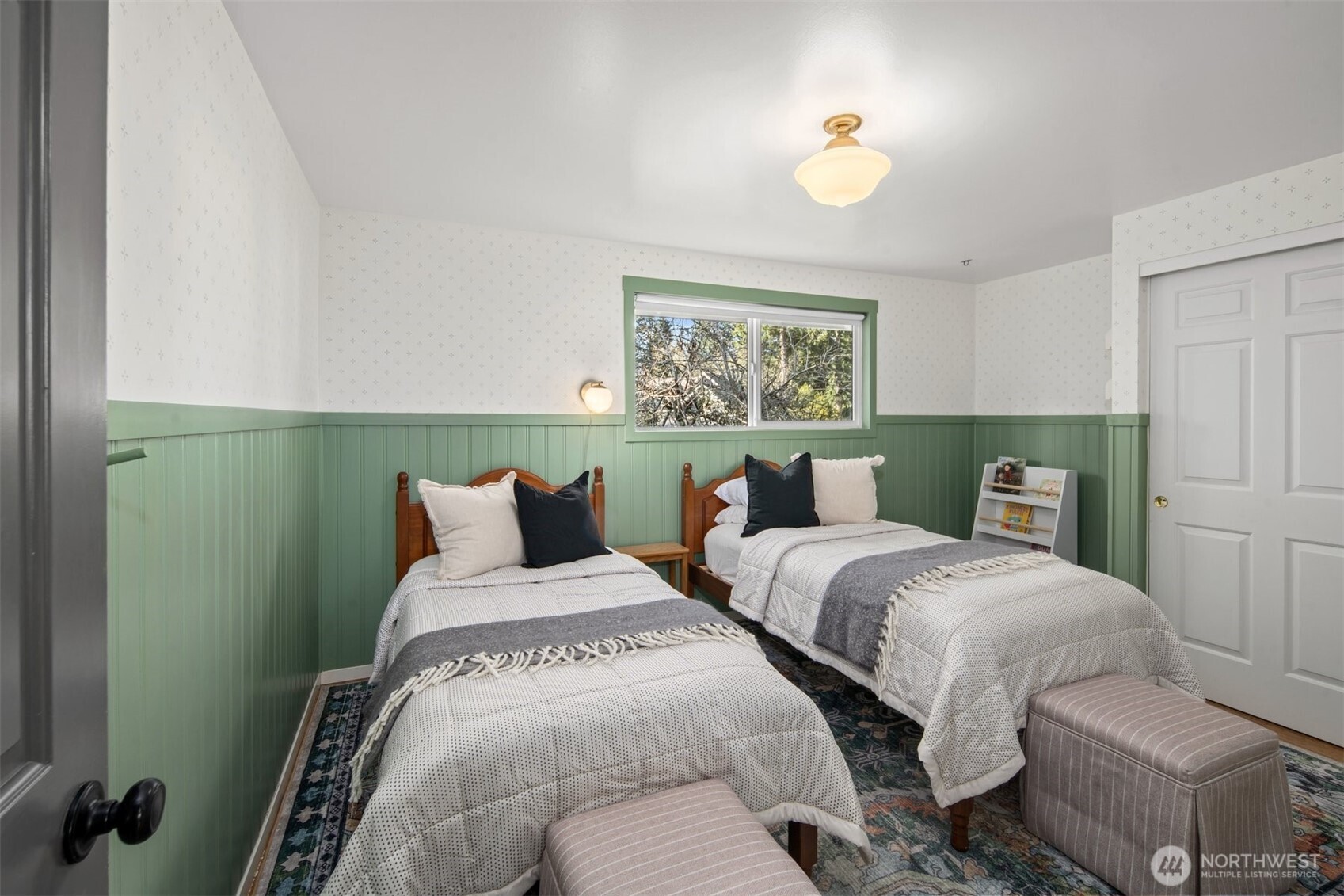 119 164th Avenue NE, Bellevue, WA 98008