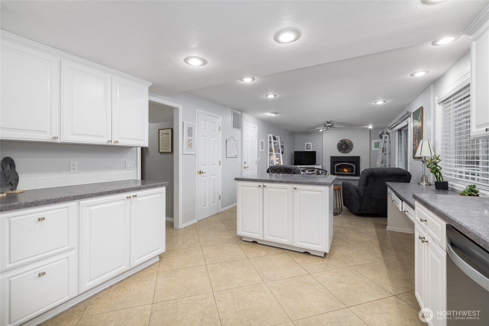 8705 Rivercrest Avenue , Everett, WA 98208