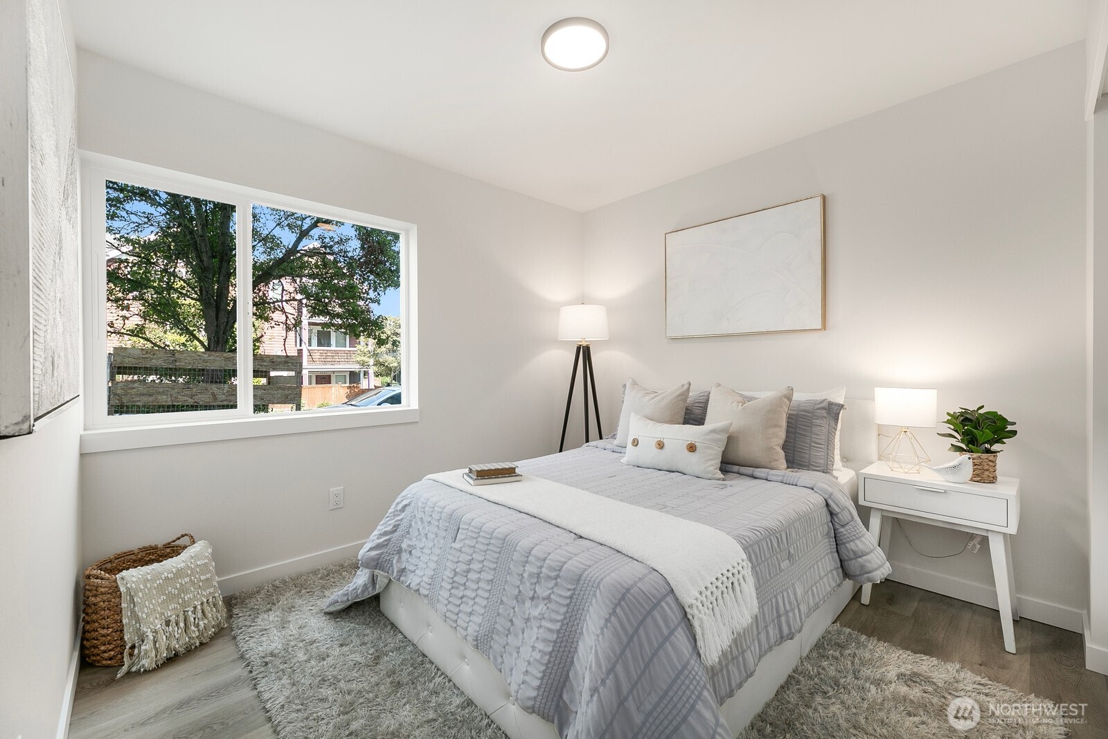 2017 W Bertona , Seattle, WA 98199