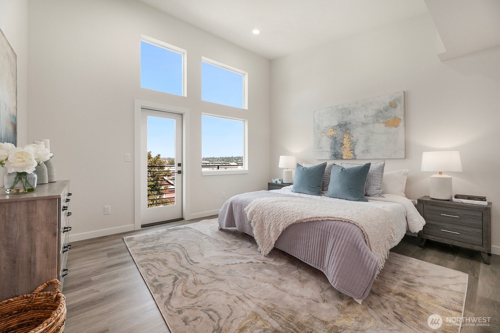 2017 W Bertona , Seattle, WA 98199