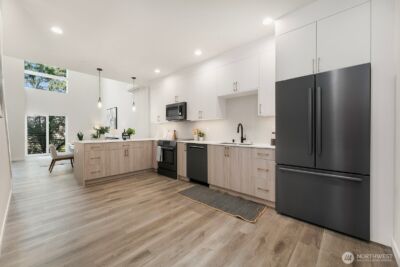 2019 W Bertona , Seattle, WA 98199 - Photo 4