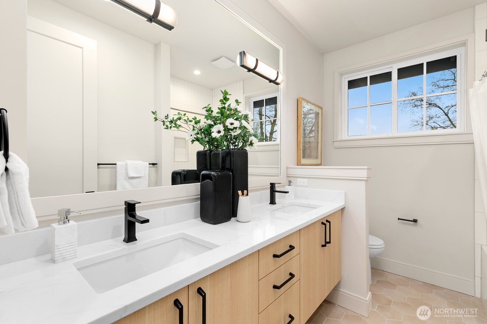 3032 NE Blakeley Street , Seattle, WA 98105