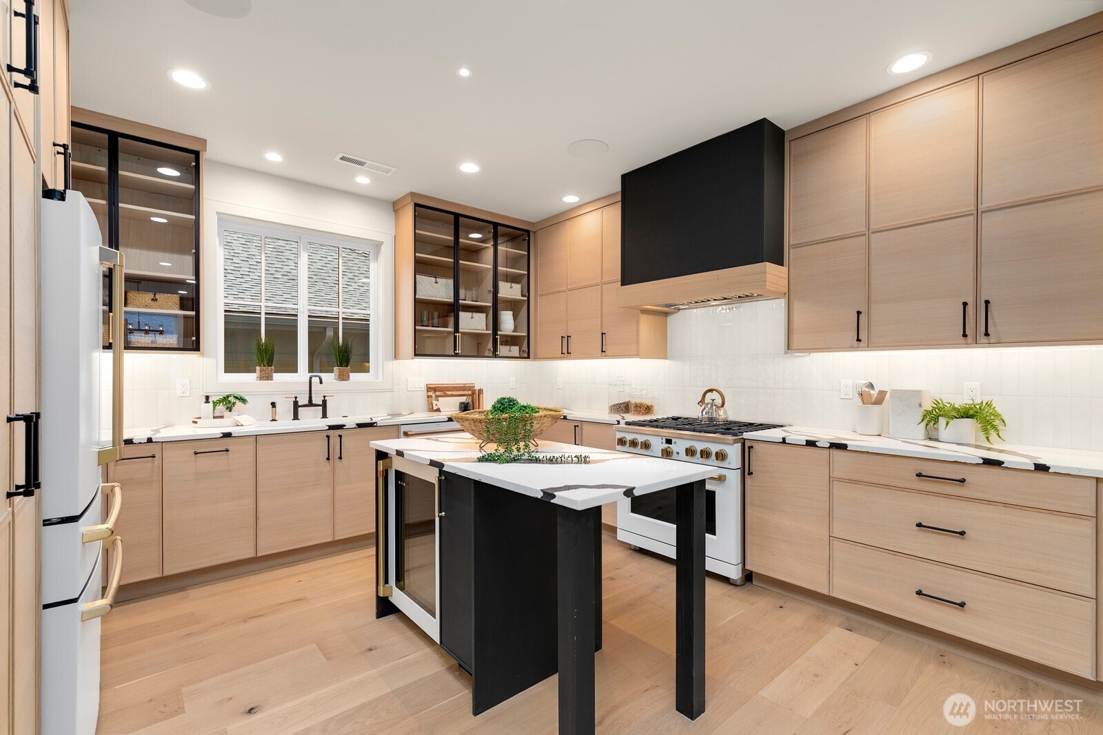 3032 NE Blakeley Street , Seattle, WA 98105