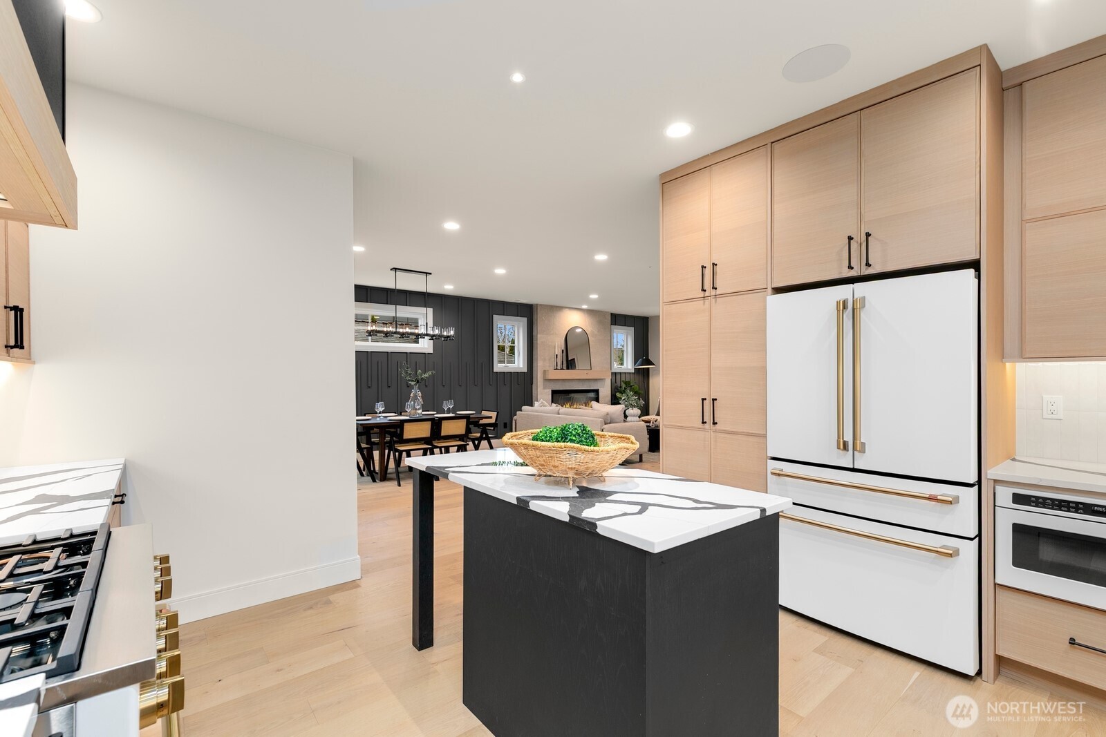 3032 NE Blakeley Street , Seattle, WA 98105