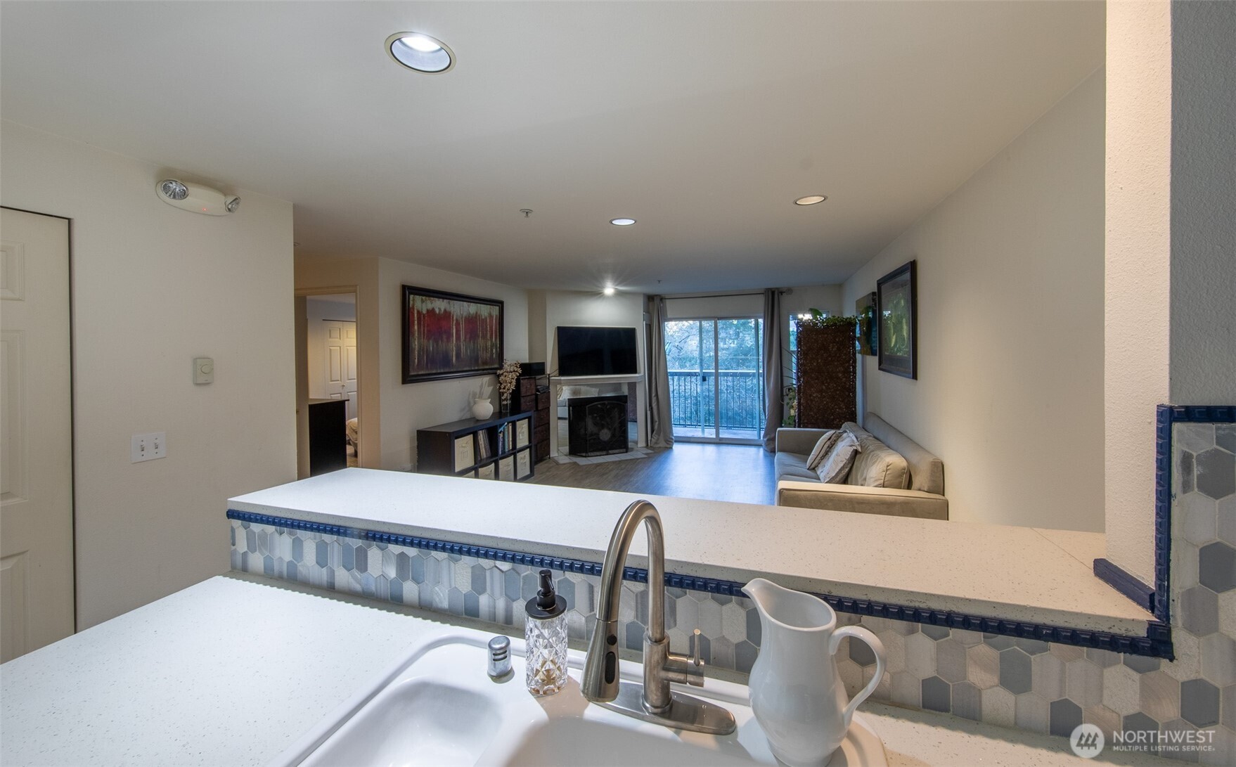 15917 Waynita Way NE #E206, Bothell, WA 98011