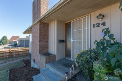 124 Fogarty Avenue , Port Angeles, WA 98362 - Photo 4