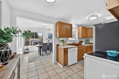 3850 49th Avenue SW, Seattle, WA 98116-3607 - Photo 9