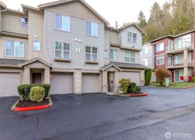 15325 SE 155th Place #I-3, Renton, WA 98058