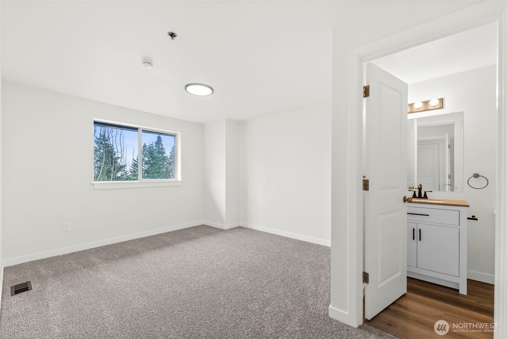 3939 10th Street SE #B3, Puyallup, WA 98374