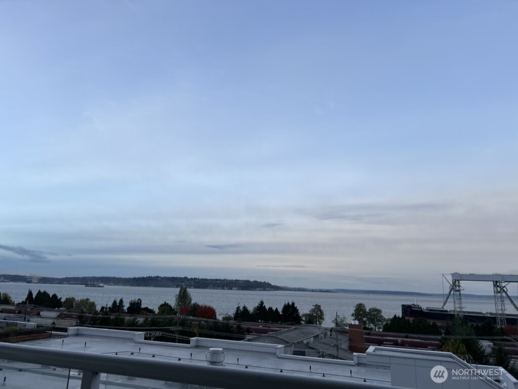 617 W Mercer Place #401, Seattle, WA 98119