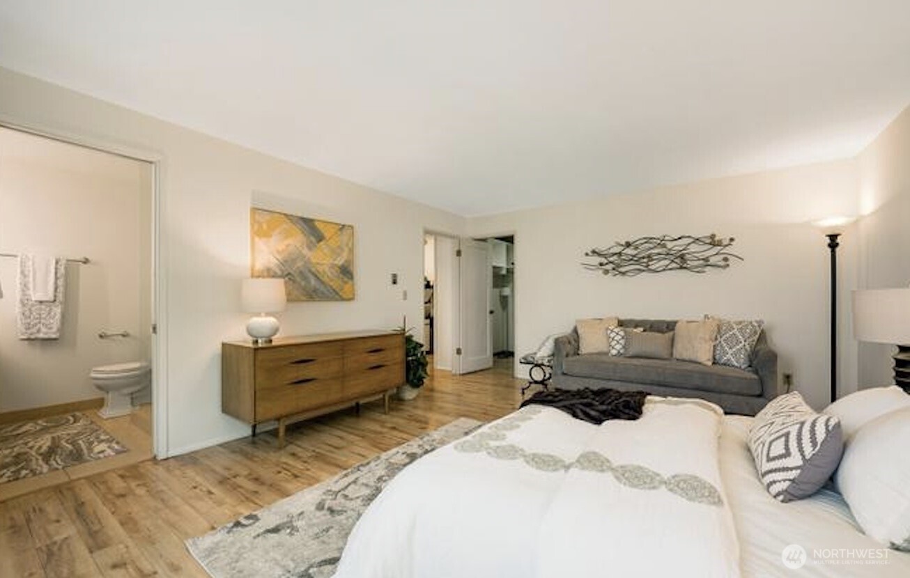 617 W Mercer Place #401, Seattle, WA 98119