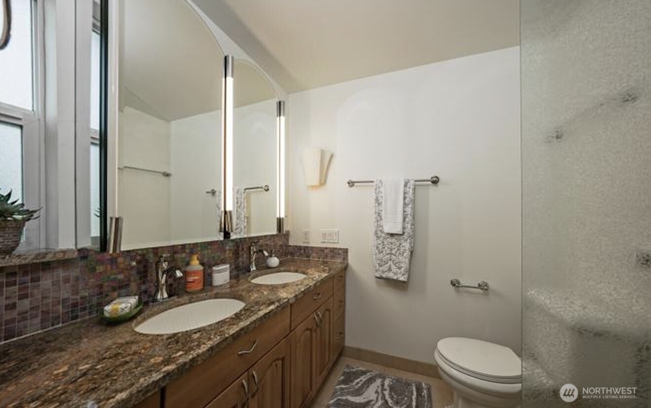 617 W Mercer Place #401, Seattle, WA 98119