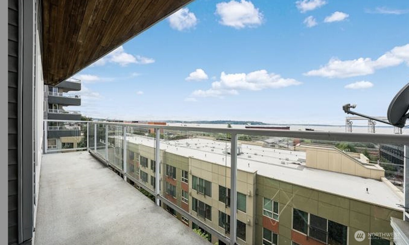 617 W Mercer Place #401, Seattle, WA 98119