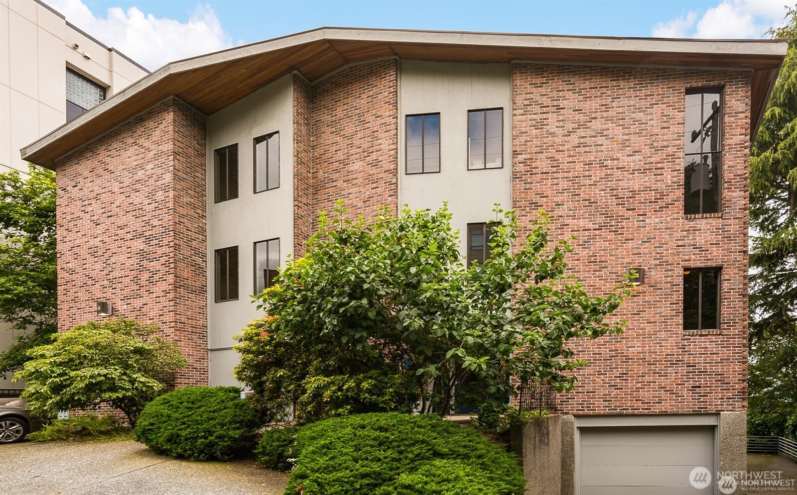 617 W Mercer Place #401, Seattle, WA 98119