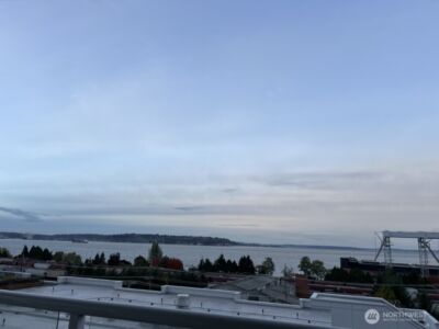 617 W Mercer Place #401, Seattle, WA 98119 - Photo 2