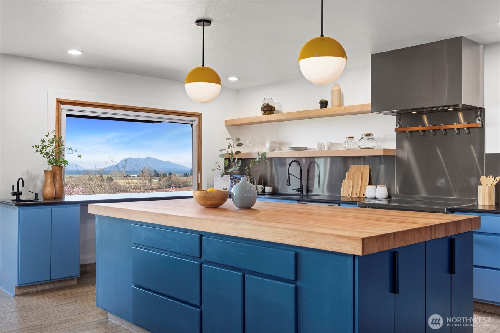 16021 Colony Road , Burlington, WA 98232