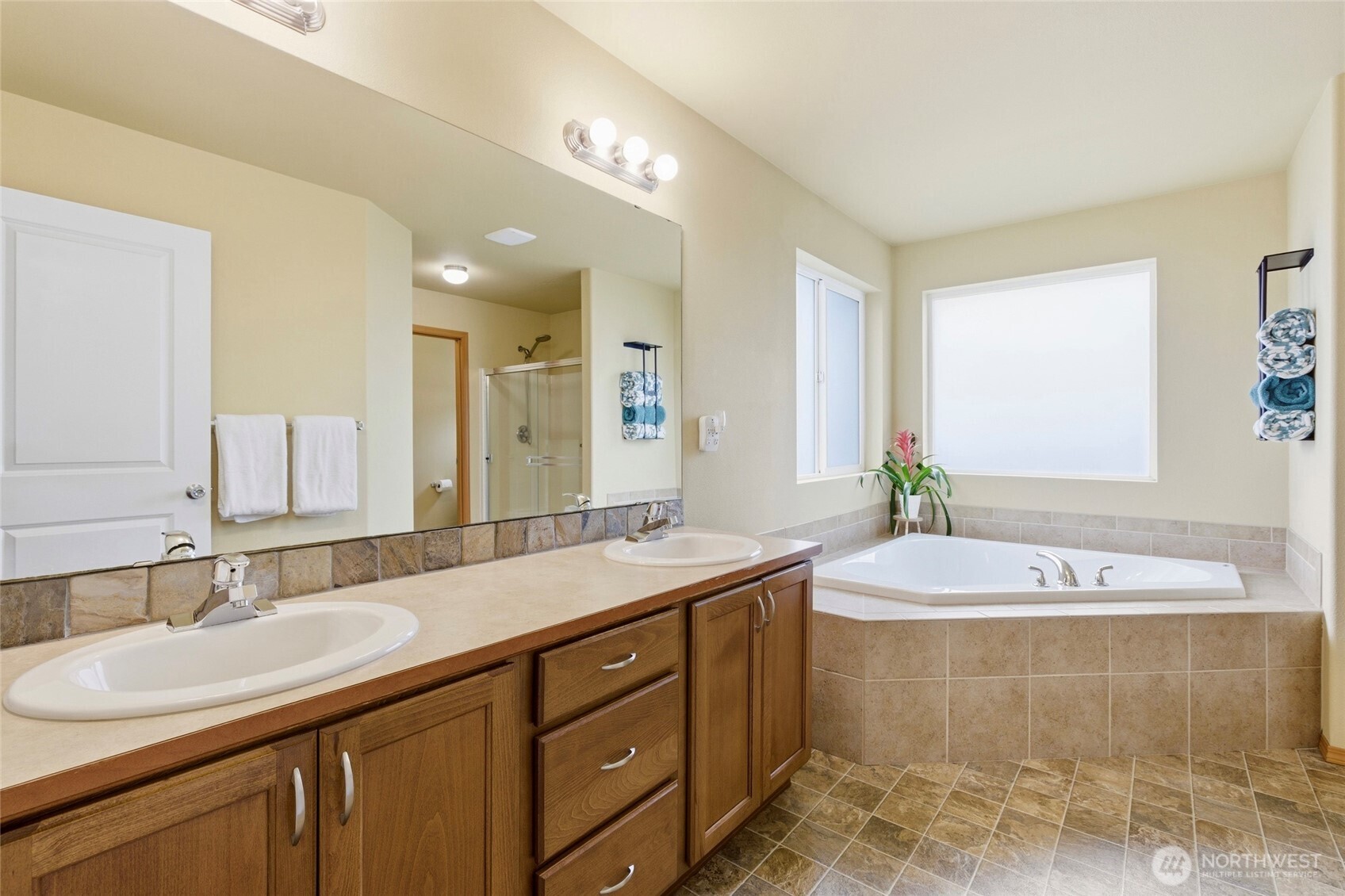 3251 S 375th Place , Auburn, WA 98001