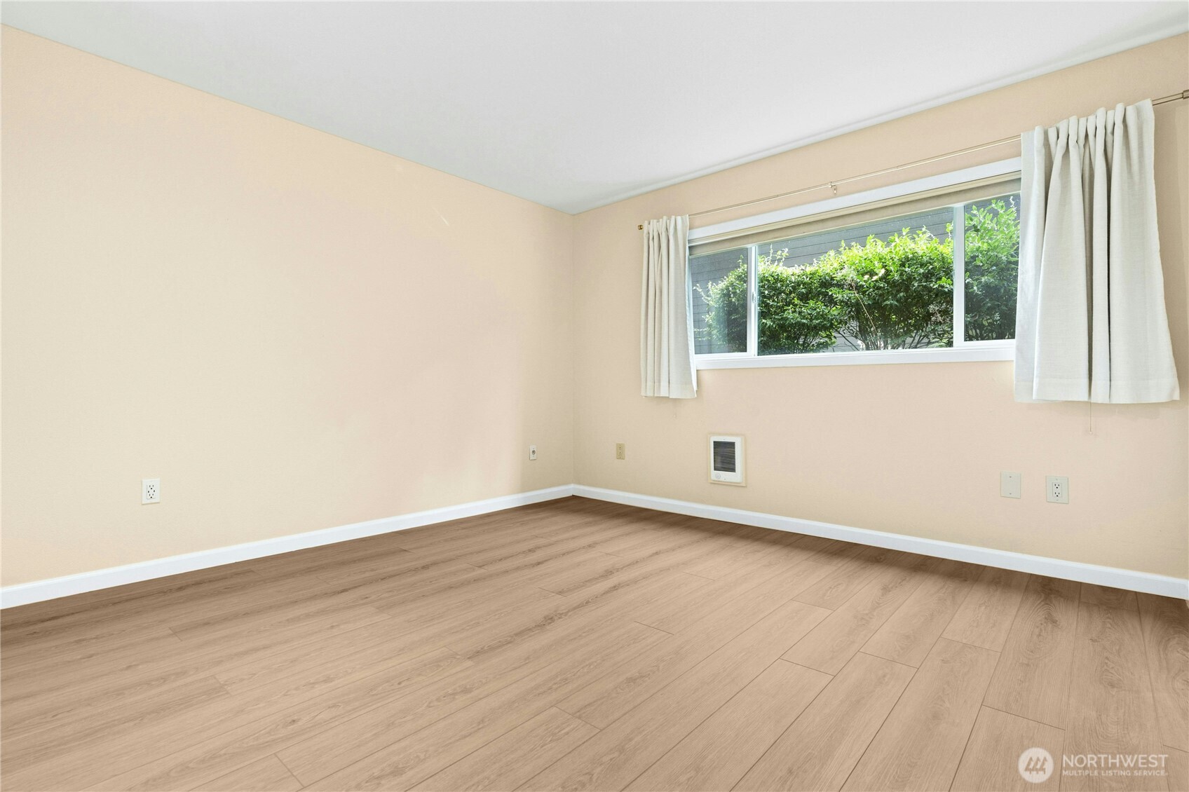 13611 8th #106, Bellevue, WA 98005