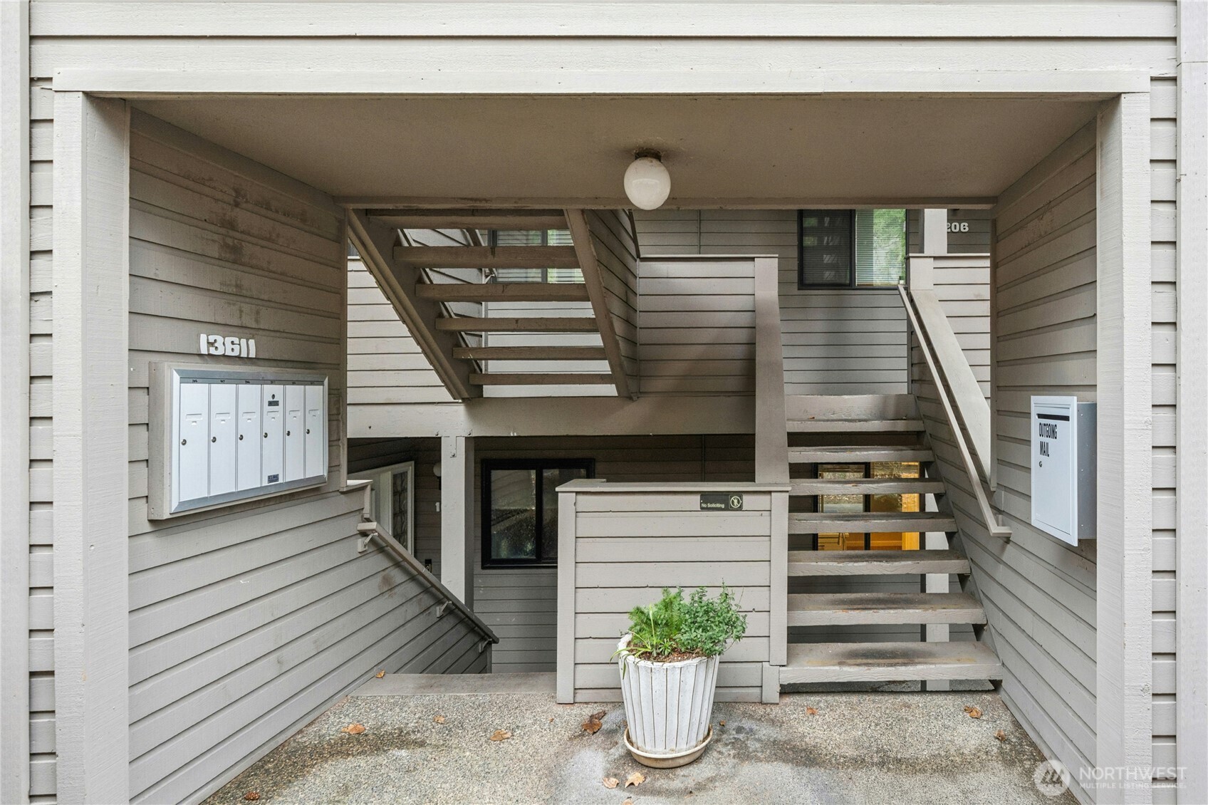 13611 8th #106, Bellevue, WA 98005