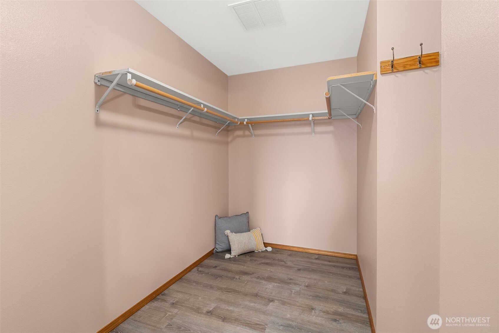 5016 E Brockdale Rd , Shelton, WA 98584