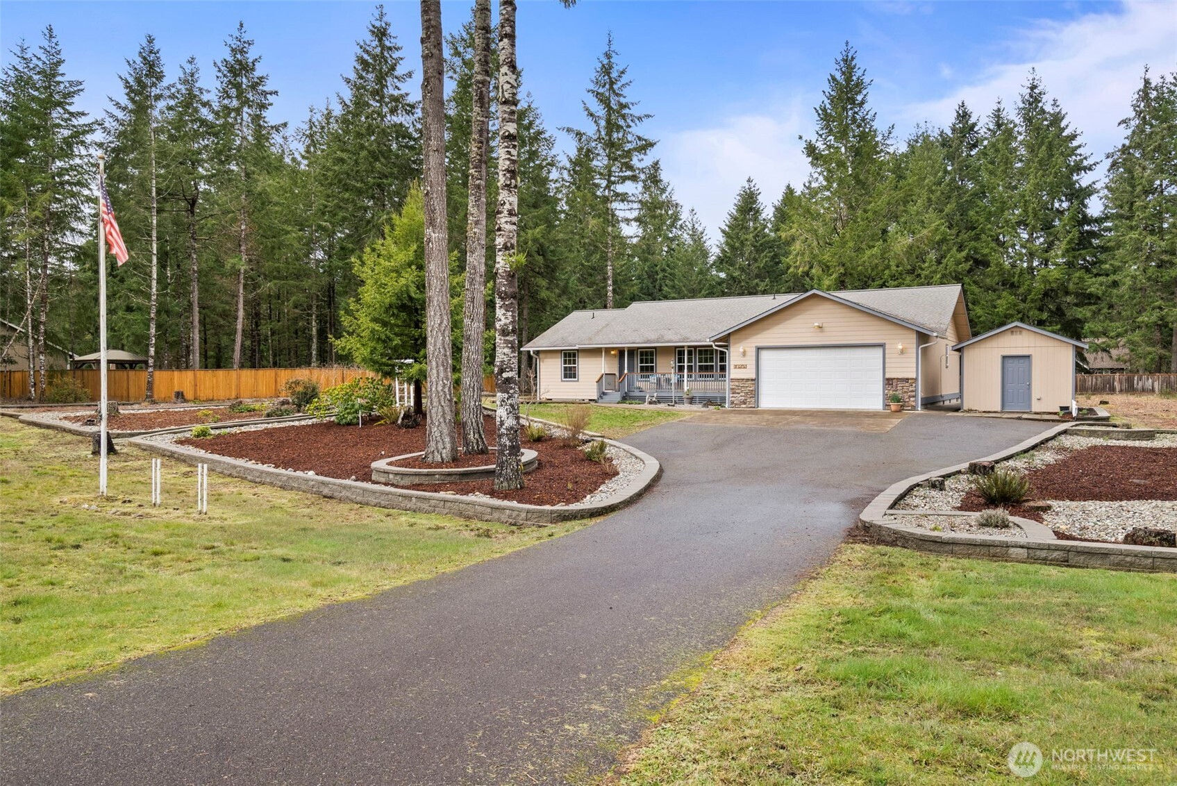 5016 E Brockdale Rd , Shelton, WA 98584